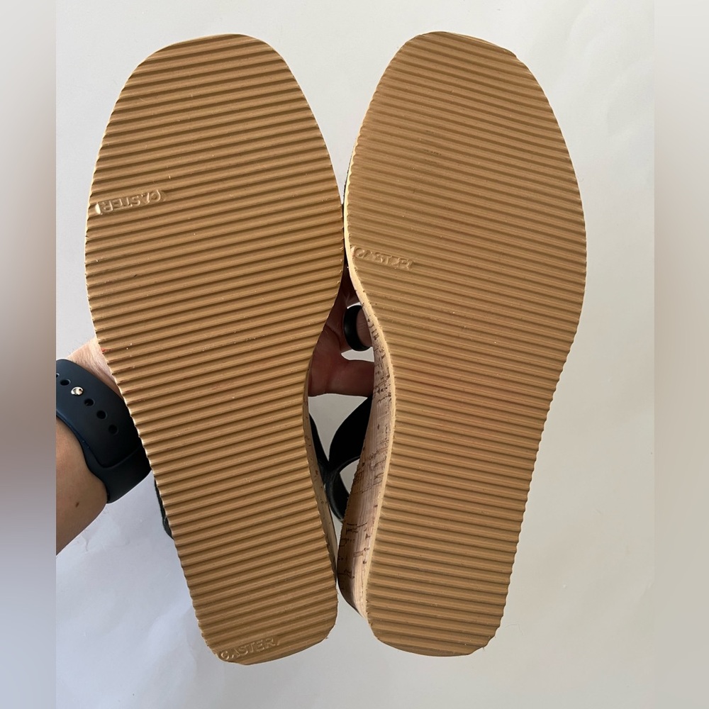 CalaXini simply perfect wedge braided suede sandals made
In Spain 37 US 6.5 - Picture 11 of 12